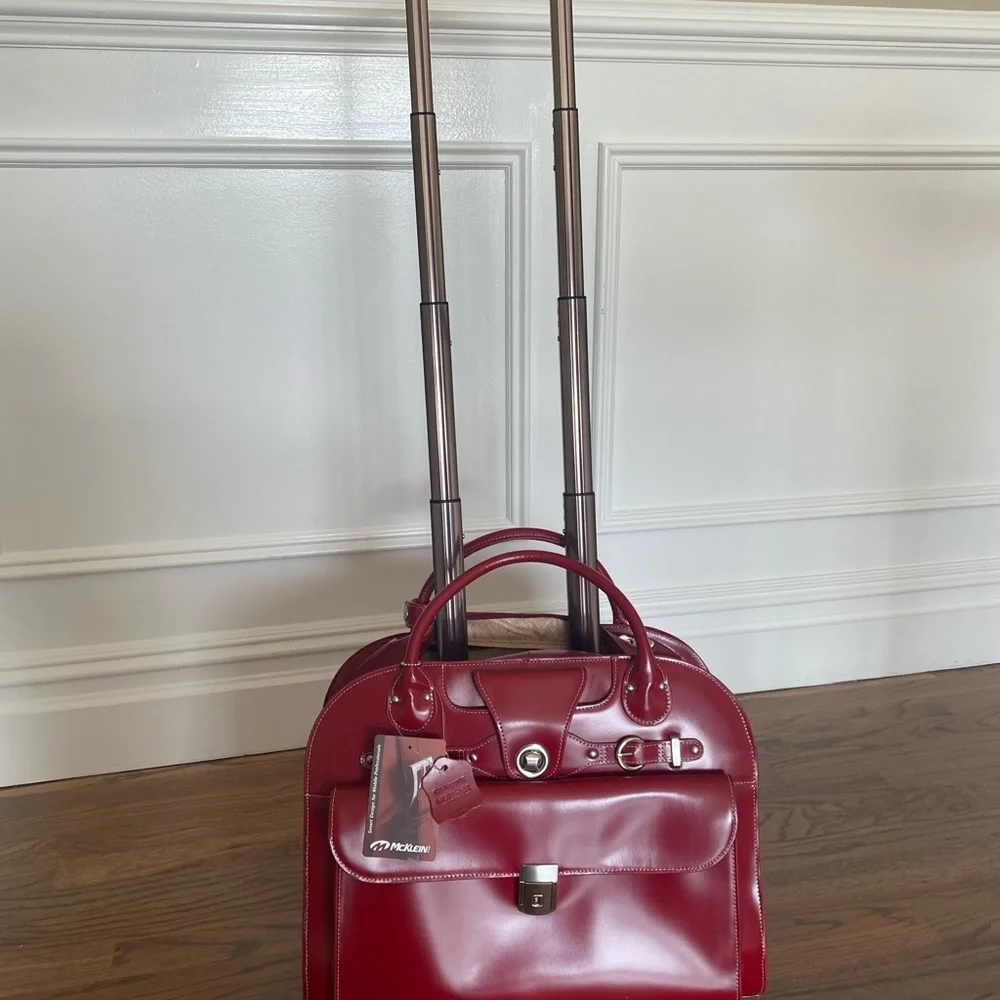 Chic Burgundy Travel Bag for Women - Picture 4 of 5